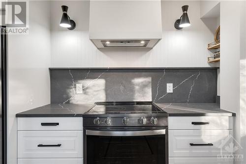 5 Rutherford Crescent, Kanata, ON - Indoor Photo Showing Kitchen