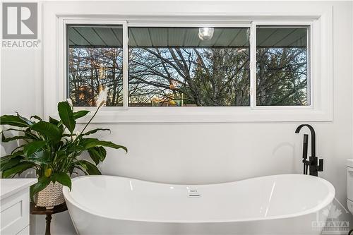 5 Rutherford Crescent, Kanata, ON - Indoor Photo Showing Bathroom