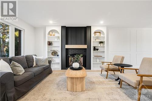 5 Rutherford Crescent, Kanata, ON - Indoor Photo Showing Living Room