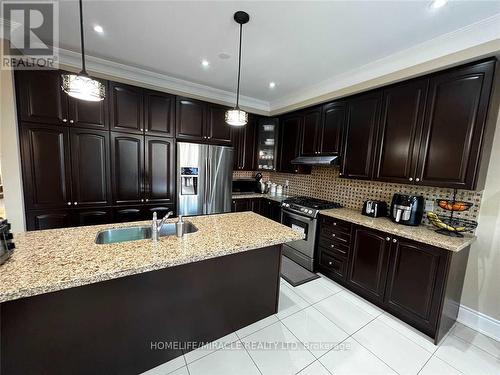 17 Gosling Street, Brampton, ON - Indoor Photo Showing Kitchen With Double Sink With Upgraded Kitchen