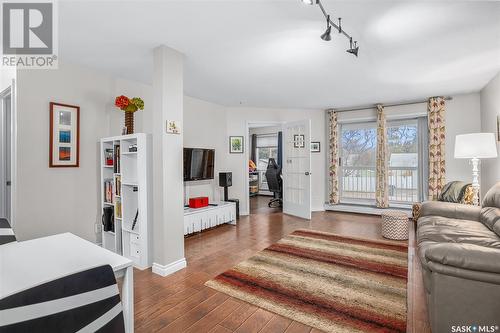 105 910 9Th Street E, Saskatoon, SK - Indoor Photo Showing Living Room