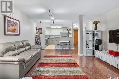 105 910 9Th Street E, Saskatoon, SK - Indoor Photo Showing Living Room