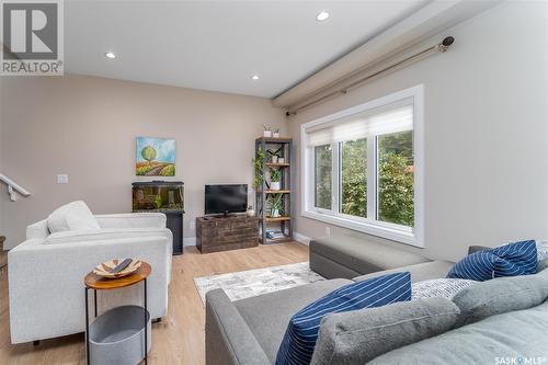 2408 Dufferin Avenue, Saskatoon, SK - Indoor Photo Showing Living Room