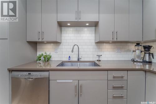 2408 Dufferin Avenue, Saskatoon, SK - Indoor Photo Showing Kitchen