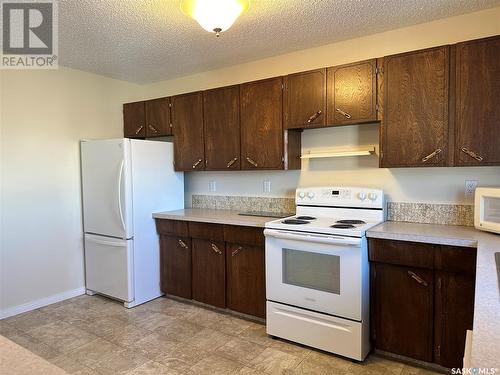 1326 Glendale Street, Moose Jaw, SK - Indoor Photo Showing Kitchen