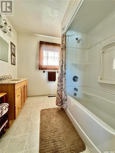 125 Riedel Avenue W, Langenburg, SK - Indoor Photo Showing Bathroom