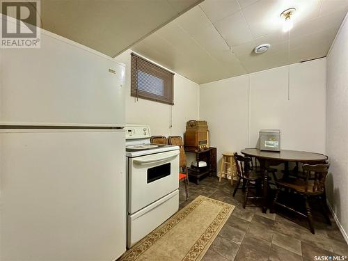 125 Riedel Avenue W, Langenburg, SK - Indoor Photo Showing Kitchen