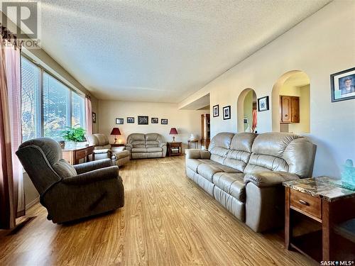 125 Riedel Avenue W, Langenburg, SK - Indoor Photo Showing Living Room