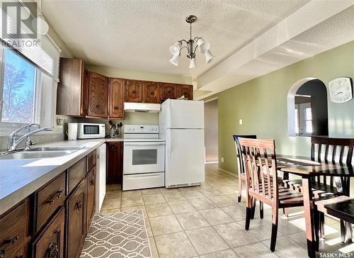 125 Riedel Avenue W, Langenburg, SK - Indoor Photo Showing Kitchen With Double Sink