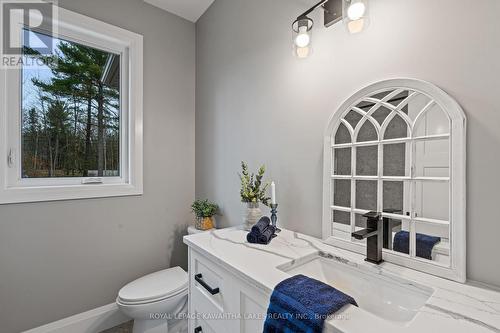 380 Highway 36, Kawartha Lakes (Bobcaygeon), ON - Indoor Photo Showing Bathroom