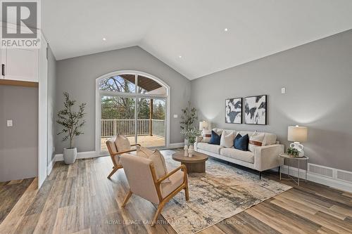 380 Highway 36, Kawartha Lakes (Bobcaygeon), ON - Indoor Photo Showing Living Room