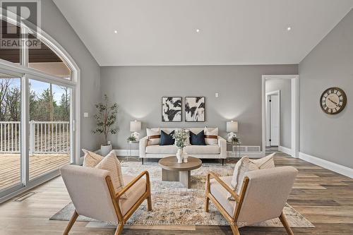 380 Highway 36, Kawartha Lakes (Bobcaygeon), ON - Indoor Photo Showing Living Room