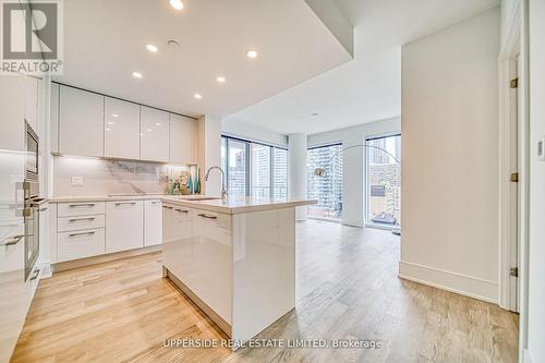 1016 - 1 Gloucester Street, Toronto, ON - Indoor Photo Showing Kitchen With Upgraded Kitchen