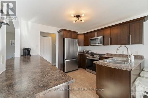 194 Levis Street, Clarence-Rockland, ON - Indoor Photo Showing Kitchen With Double Sink With Upgraded Kitchen