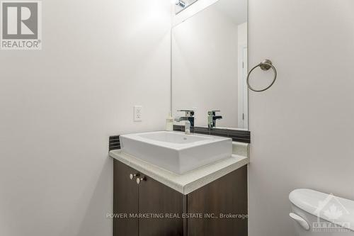 241 Dave Smith Crescent, Ottawa, ON - Indoor Photo Showing Bathroom