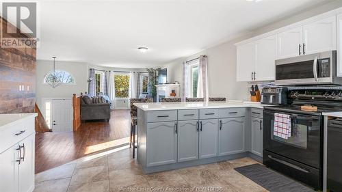 74 Walker Drive, Kingsville, ON - Indoor Photo Showing Kitchen