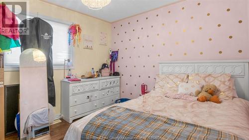 74 Walker Drive, Kingsville, ON - Indoor Photo Showing Bedroom