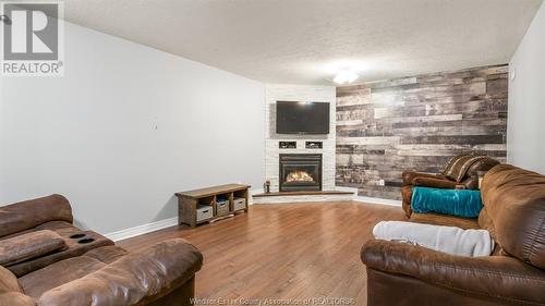 74 Walker Drive, Kingsville, ON - Indoor Photo Showing Living Room With Fireplace