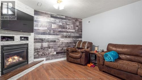 74 Walker Drive, Kingsville, ON - Indoor Photo Showing Living Room With Fireplace