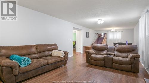 74 Walker Drive, Kingsville, ON - Indoor Photo Showing Living Room