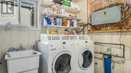 74 Walker Drive, Kingsville, ON - Indoor Photo Showing Laundry Room