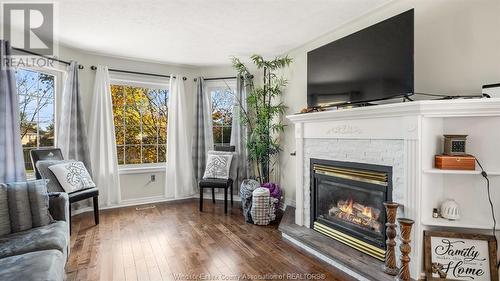 74 Walker Drive, Kingsville, ON - Indoor Photo Showing Living Room With Fireplace