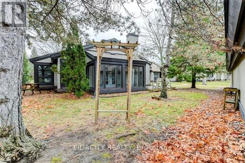 2 Kittansett Court, Ottawa, ON - Outdoor