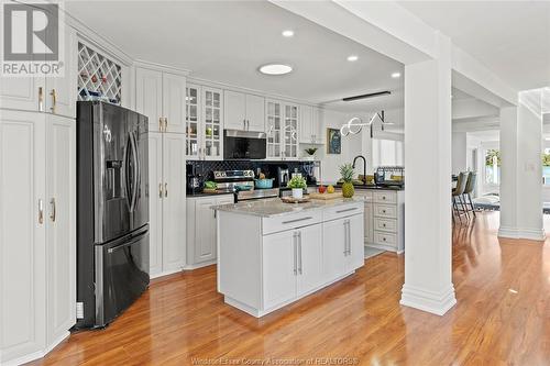 8830 Riverside Drive, Windsor, ON - Indoor Photo Showing Kitchen