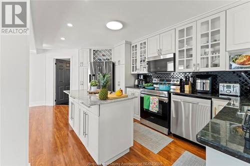 8830 Riverside Drive, Windsor, ON - Indoor Photo Showing Kitchen