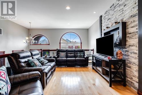 169 Branton Crescent, Tecumseh, ON - Indoor Photo Showing Living Room