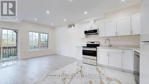 50 Sharonview Crescent, East Gwillimbury, ON - Indoor Photo Showing Kitchen