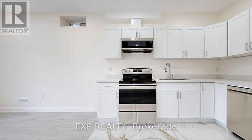 50 Sharonview Crescent, East Gwillimbury, ON - Indoor Photo Showing Kitchen