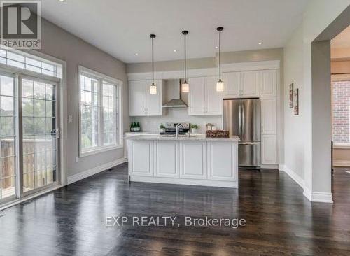 50 Sharonview Crescent, East Gwillimbury, ON - Indoor Photo Showing Kitchen With Stainless Steel Kitchen With Upgraded Kitchen