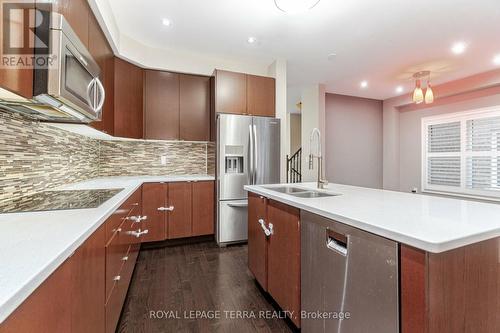 14 Golden Fern Street, Markham, ON - Indoor Photo Showing Kitchen With Double Sink With Upgraded Kitchen