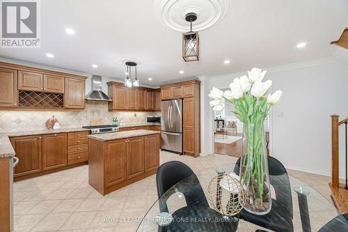 9 Rosario Drive, Vaughan, ON - Indoor Photo Showing Kitchen