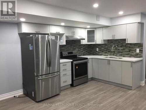 Bsmt - 140 Shady Oaks Avenue, Markham, ON - Indoor Photo Showing Kitchen With Upgraded Kitchen