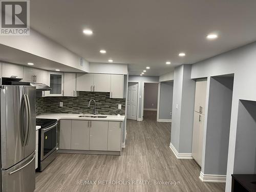 Bsmt - 140 Shady Oaks Avenue, Markham, ON - Indoor Photo Showing Kitchen With Double Sink