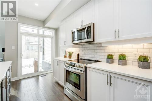 725 Twist Way, Ottawa, ON - Indoor Photo Showing Kitchen With Upgraded Kitchen