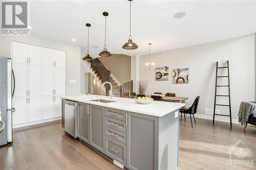 725 Twist Way, Ottawa, ON - Indoor Photo Showing Kitchen With Upgraded Kitchen