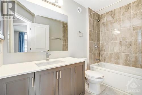 725 Twist Way, Ottawa, ON - Indoor Photo Showing Bathroom