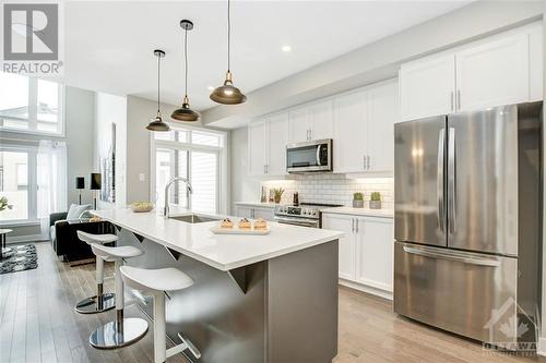 725 Twist Way, Ottawa, ON - Indoor Photo Showing Kitchen With Upgraded Kitchen