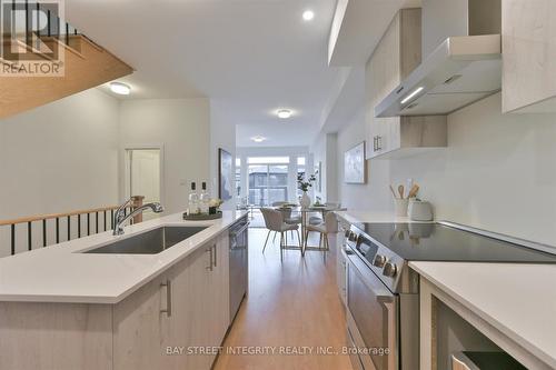 1820 Donald Cousens Parkway, Markham, ON - Indoor Photo Showing Kitchen With Upgraded Kitchen