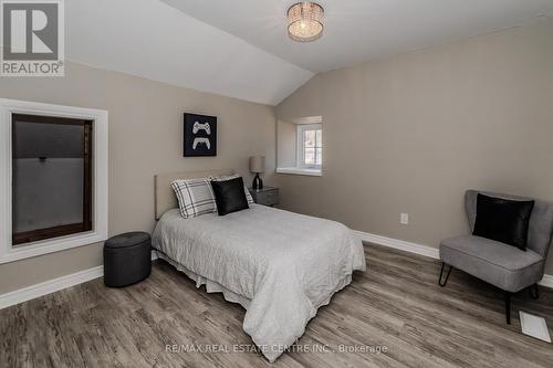 16 - 18 St Andrews Street, Cambridge, ON - Indoor Photo Showing Bedroom