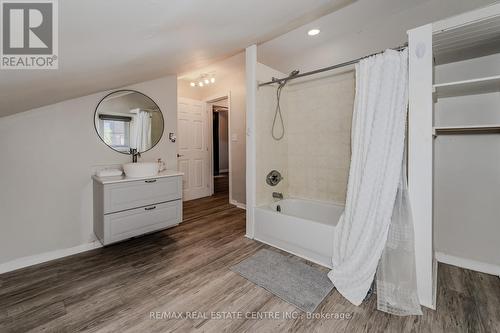 16 - 18 St Andrews Street, Cambridge, ON - Indoor Photo Showing Bathroom