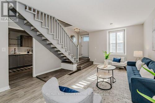 16 - 18 St Andrews Street, Cambridge, ON - Indoor Photo Showing Living Room