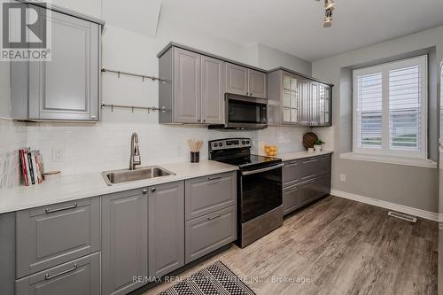 16 - 18 St Andrews Street, Cambridge, ON - Indoor Photo Showing Kitchen