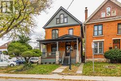 109 FAIRLEIGH AVENUE S  Hamilton, ON L8M 2K4