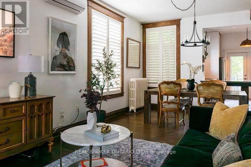 109 Fairleigh Avenue S, Hamilton, ON - Indoor Photo Showing Living Room