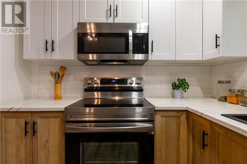 190 Ridgemount Avenue, Greater Sudbury, ON - Indoor Photo Showing Kitchen