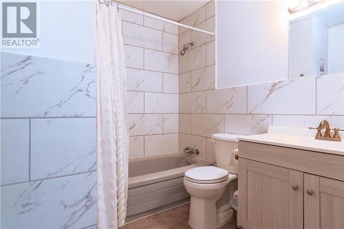 190 Ridgemount Avenue, Greater Sudbury, ON - Indoor Photo Showing Bathroom